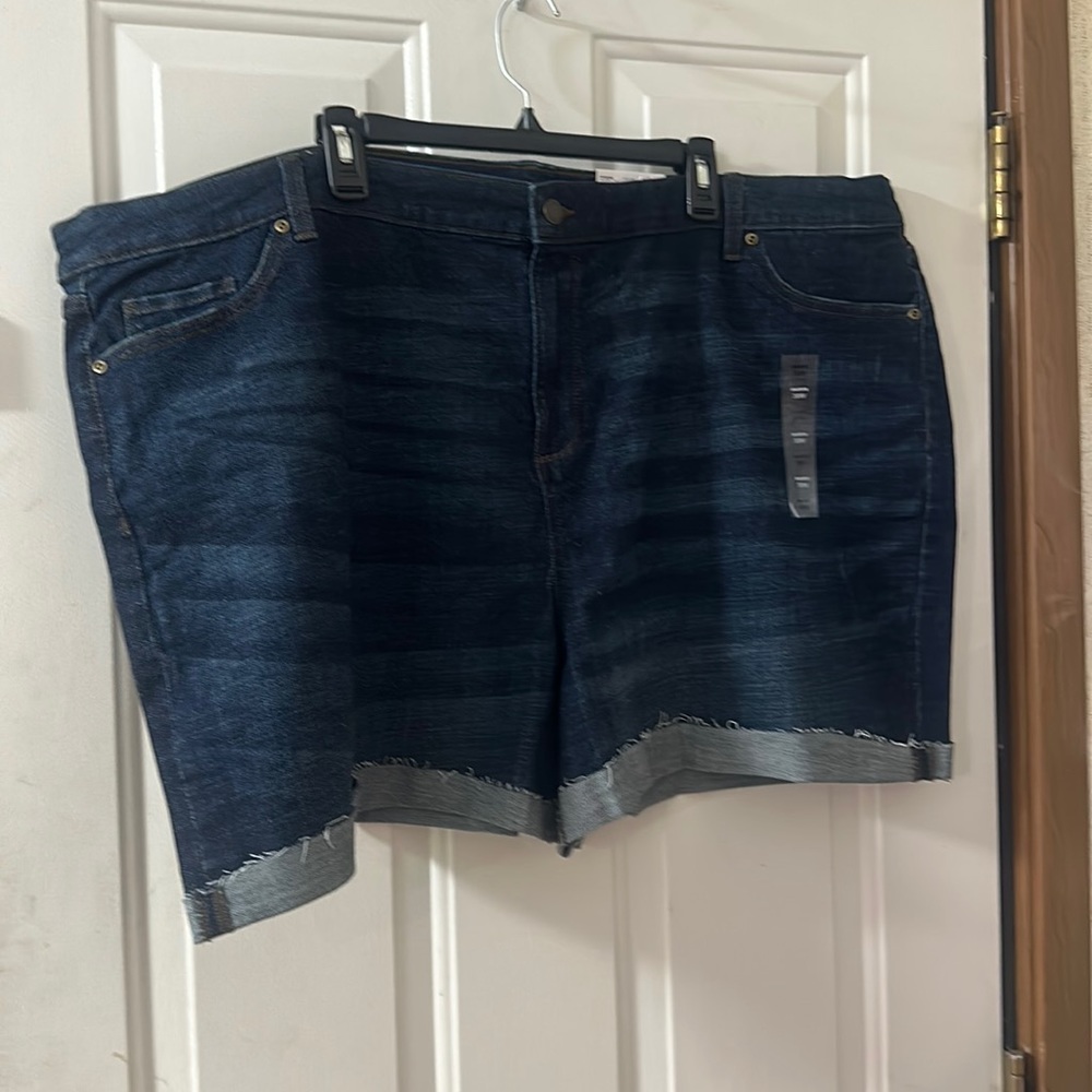SONOMA HIGH RISE DENIM SHORTS: DARK BLUE: NEW WITH TAGS: SIZE 30W